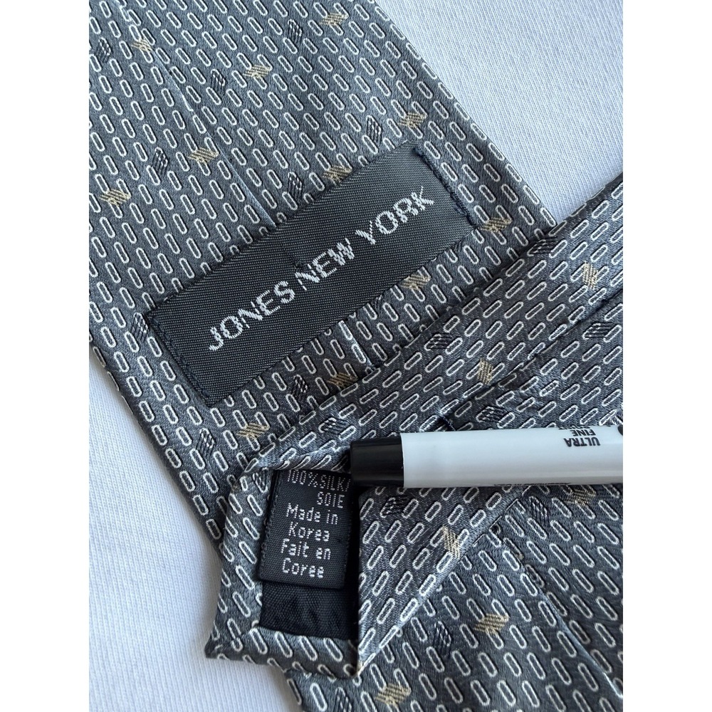 Jones New York	Vintage Grey Geometric Print Short Wide 4"	100% Silk	Tie Necktie